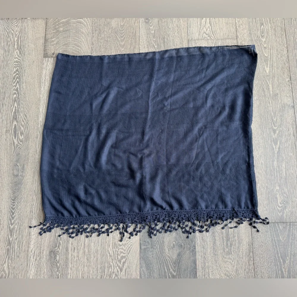 Abercrombie and Fitch Infinity Scarf in Navy Blue